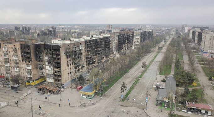 Záběr z přístavního města Mariupol na Ukrajině, které čelí obklíčení a ničivému bombardování ruských invazních sil. 18. 4. 2022