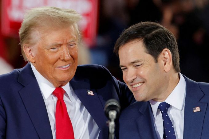 Donald Trump a Marco Rubio na předvolebním mítinku v Severní Karolíně.