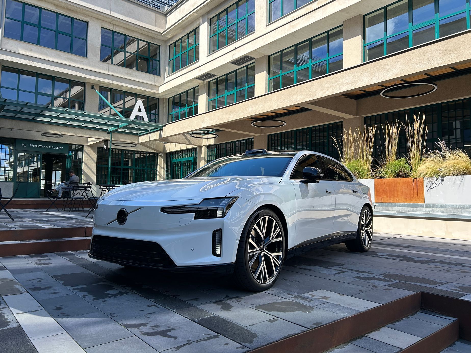 Volvo ES90