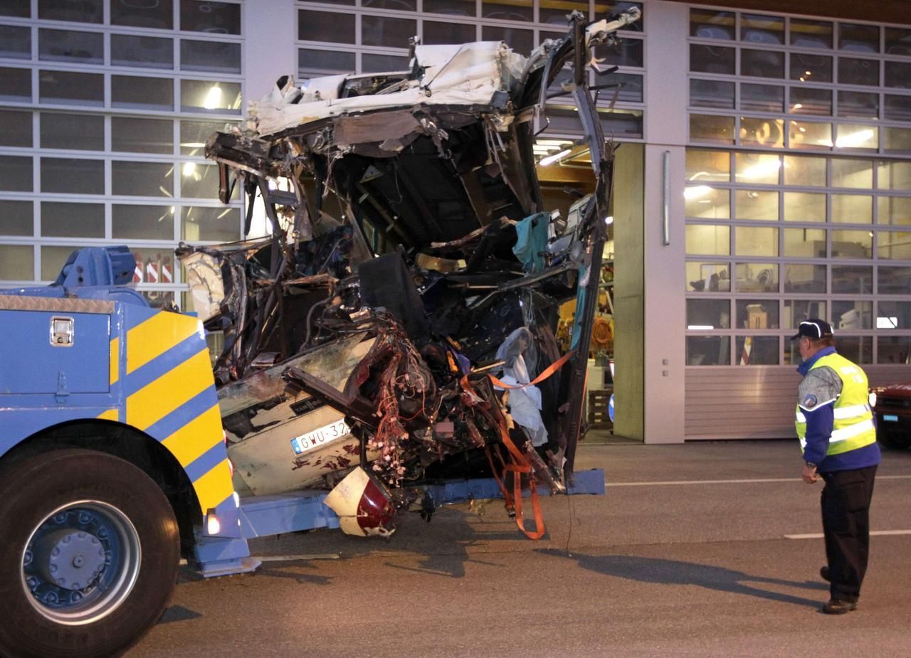 Tragická nehoda autobusu ve Švýcarsku