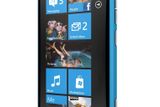 Největší novinkou je operační systém Windows Phone od Microsoftu. Ten se pyšní například systémem Living Tiles - na obrazovce se nezobrazují obvyklé ikony aplikací, ale rovnou malé čtvercové náhledy (tiles) s aktivním obsahem.