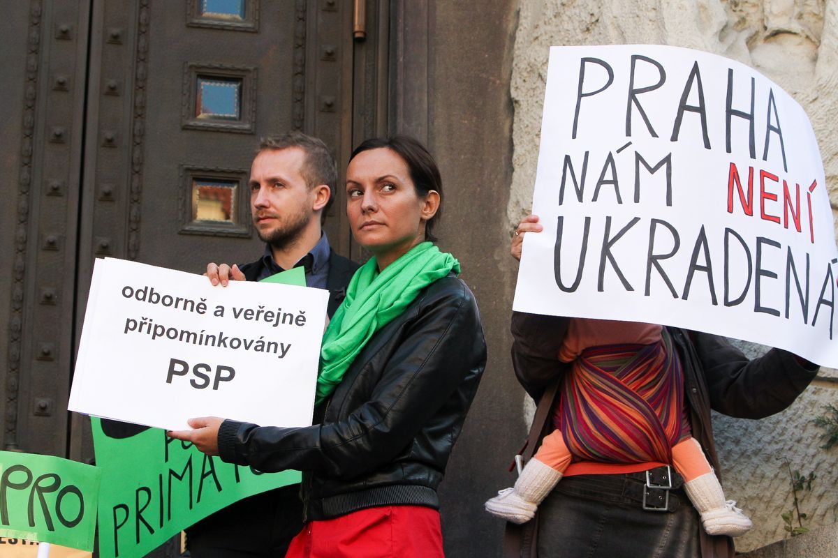Jednání pražského zastupitelstva 10.9. 2015 plus protest před tím