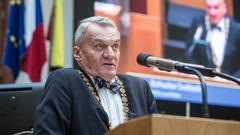 Zasedání pražského zastupitelstva při volbě primátora Bohuslava Svobody ze SPOLU a nové Rady města