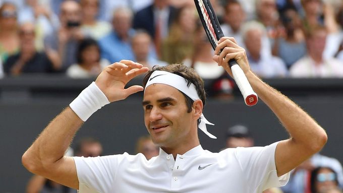 Roger Federer. Takto slavil loni svůj osmý wimbledonský titul.