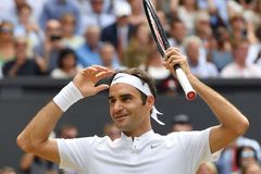Federerova žeň. Švýcarský tenista ovládl galavečer ATP, posbíral hned tři ocenění