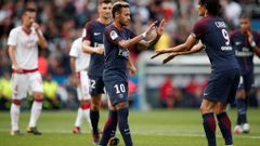Neymar a Cavani slaví branku Paris St. Germain
