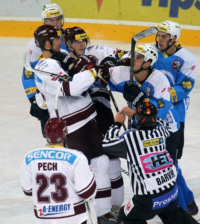 Hokej, extraliga, Sparta - Plzeň: bitka