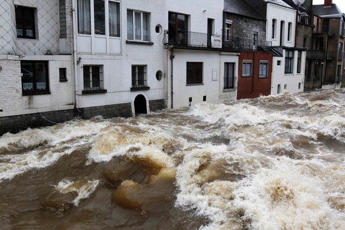 Valící se řeka Eau-Noire v Couvinu.