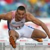 Roman Šebrle při běhu na 110 m překážek.