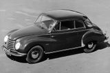 Audi DKW 1000. Hezký veterán z roku 1959, který má najeto 67 000 kilometrů. Majitel za kupé koupené ve Švýcarsku chce 222 000 Kč.