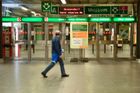 Omezení ve stanici metra Muzeum končí, cestující budou moci zase přestupovat v obou směrech