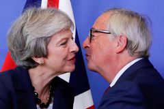 Mayová Juncker se setkali v Bruselu. Mluvčí hovoří o pokroku