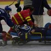 Zlín vs. Kladno, utkání hokejové extraligy (zraněný Miloslav Hořava)
