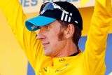 Král je mrtev, ať žije král. Hodilo by se říci. Žlutý dres musel svléci po dlouhé době Fabian Cancellara, který se dostal až na jedenácté místo průběžného pořadí.