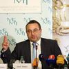 TK Josefa Dobeše k rezignaci