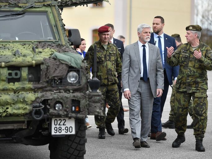 Prezident Petr Pavel u 31. pluku radiační, chemické a biologické ochrany Liberec, kam zavítal v rámci své návštěvy Libereckého kraje.