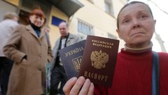 Obyvatelka Simferopolu disponuje oběma pasy