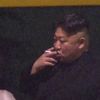 Kim si dal cestou do Hanoje přestávku na cigaretu. Popelník mu nosila jeho sestra