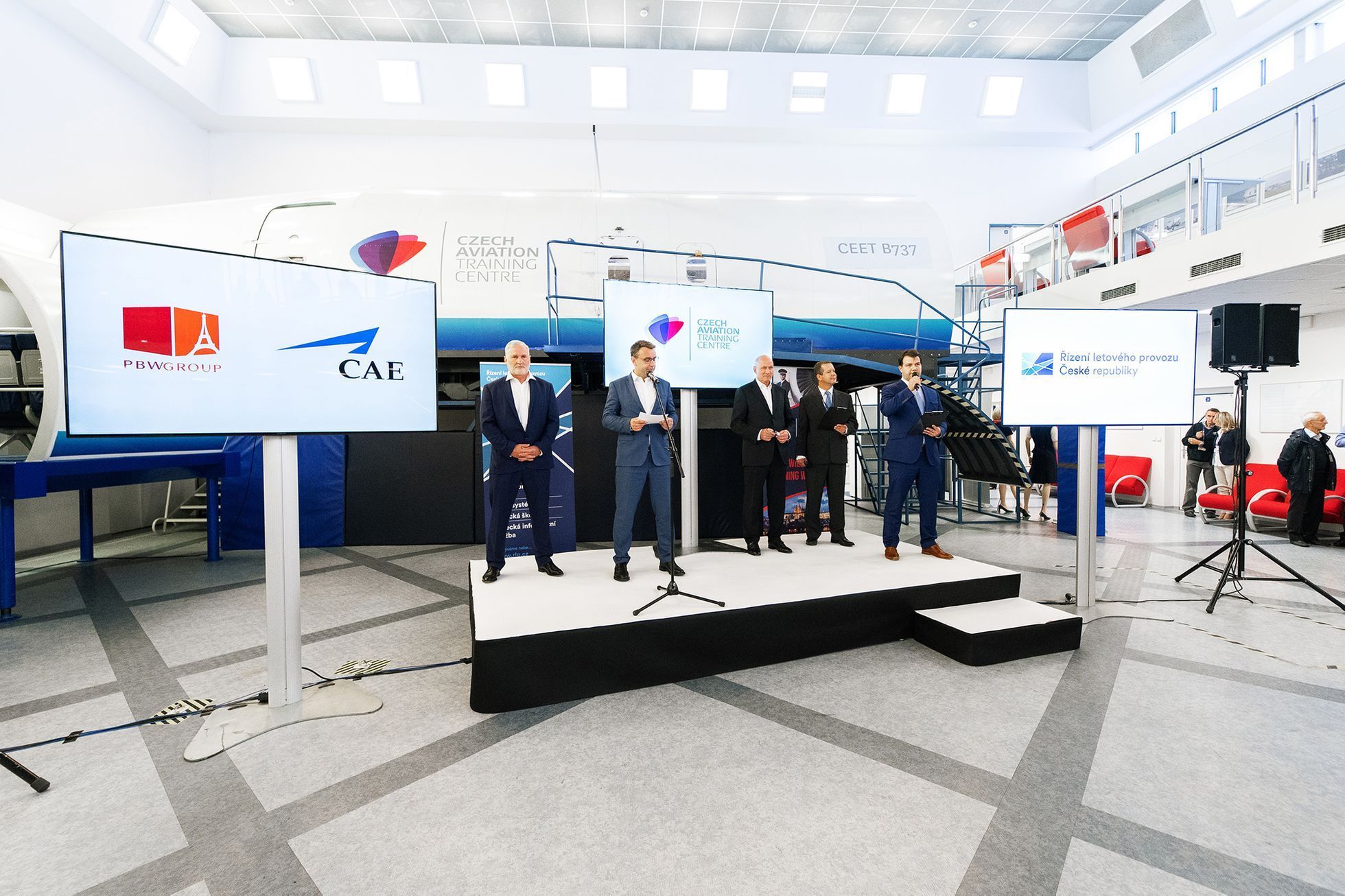 Nové simulátory pro výcvik pilotů na pražském letišti