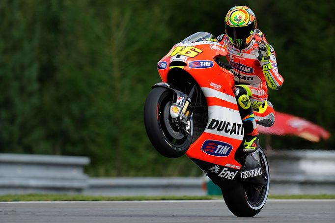 Motocyklový jezdec Valentino Rossi z Itálie na GP České republiky v Brně 2011.