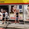 Praha viděná z Hop On busu: krásné památky, Kafka, pivo, rum i sexshopy