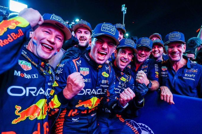 Max Verstappen z Red Bullu slaví třetí titul mistra světa F1 po sprintu v rámci VC Kataru 2023