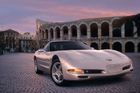 Mezi nejžádanější "ameriky" v Evropě patří tradičně Chevrolet Corvette. Kupé páté generace z let 1997 až 2004 je ještě mladé na to, aby šlo postavit na veteránské značky. Teď je možné jej legálně přihlásit coby auto pro každodenní provoz.