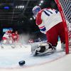 Šimon Hrubec inkasuje v zápase Česko - Rusko na ZOH 2022 v Pekingu