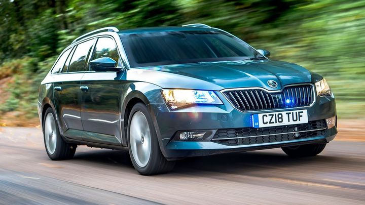 Jízda nejdrsnější škodovkou. Superb britských policistů se nebojí TNT ani kalašnikova; Zdroj foto: Autosalon Dajbych