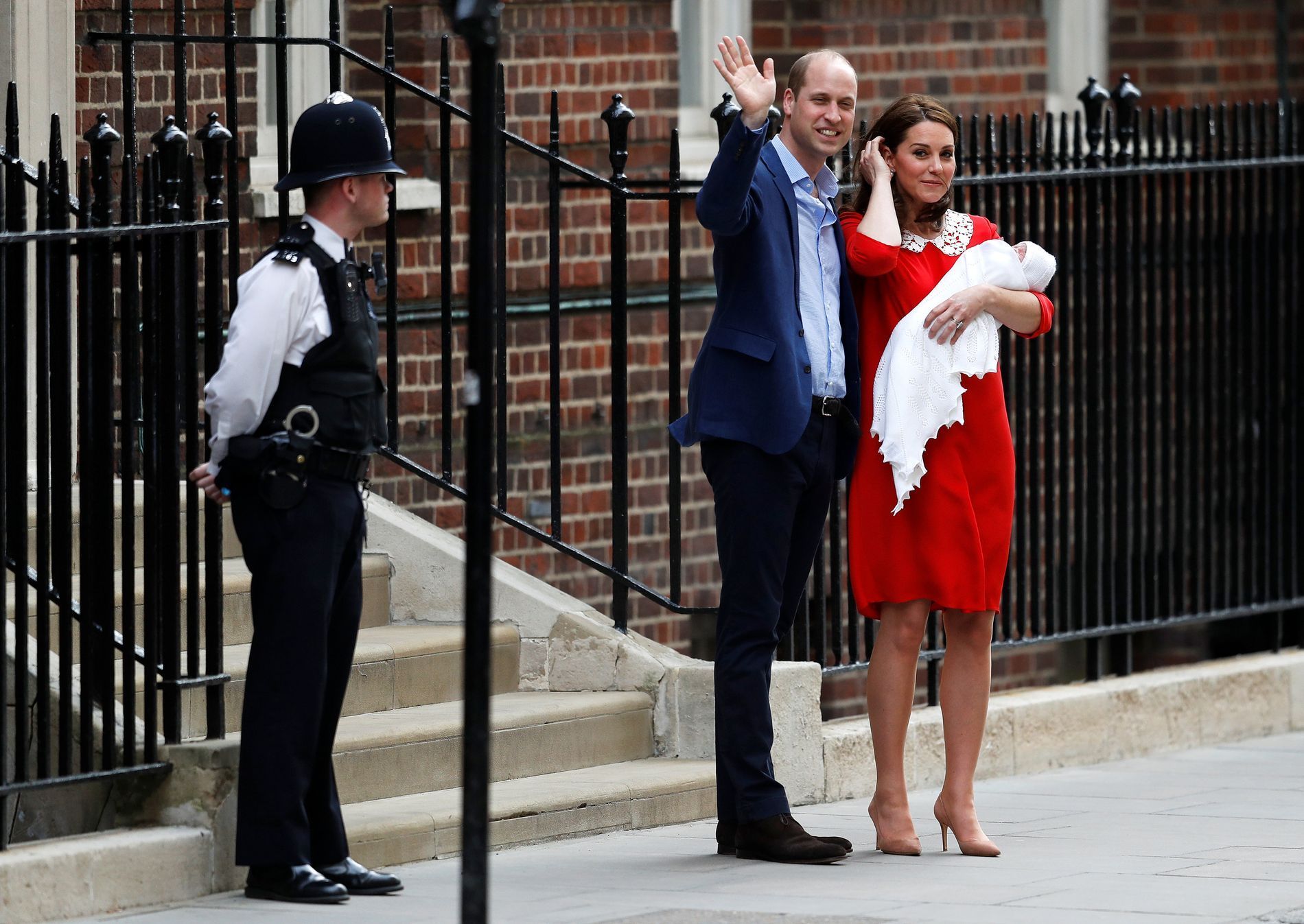 Vévoda a vévodkyně z Cambridge se svým synem