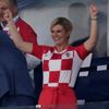 Chorvatská prezidentka Kolinda Grabarová Kitarovičová slaví po zápase Rusko - Chorvatsko na MS 2018