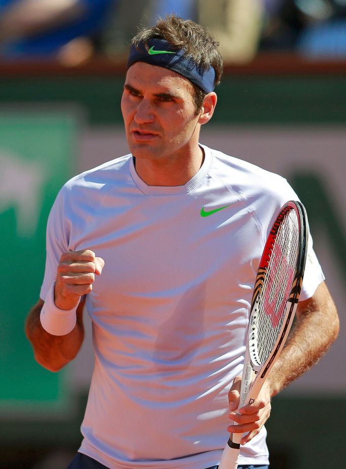 Roger Federer v zápase s Jo-Wilfriedem Tsongou na French Open 2013