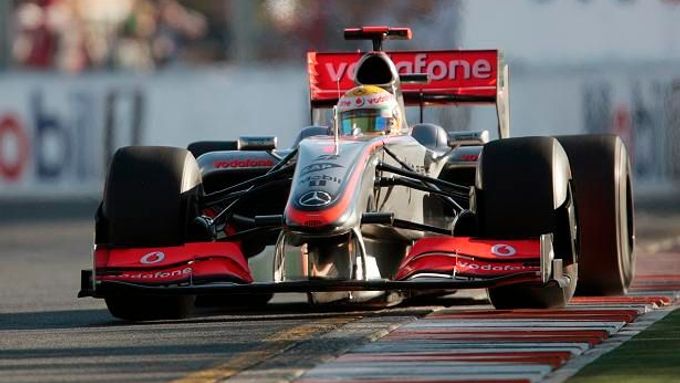 Lewis Hamilton na trati