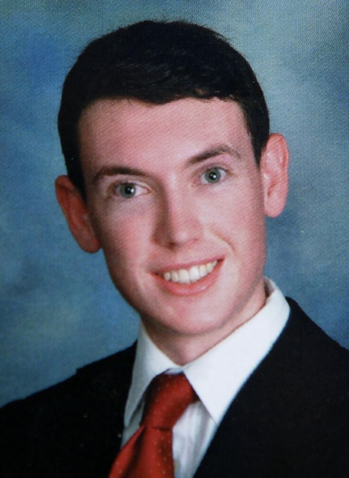 A 2006 Westview High School year book picture of James Eagan Holmes is seen in Rancho Penasquitos, California July 20, 2012. Holmes is being held by police in connection with an attack that killed 12 people and wounded at least 59 at a midnight showing of the new Batman movie in a suburb of Denver early on Friday. REUTERS/Handout (UNITED STATES - Tags: CRIME LAW) FOR EDITORIAL USE ONLY. NOT FOR SALE FOR MARKETING OR ADVERTISING CAMPAIGNS Published: Čec. 20, 2012, 6:40 odp.