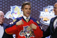 Jednička draftu NHL má po zápase s Čechy otřes mozku
