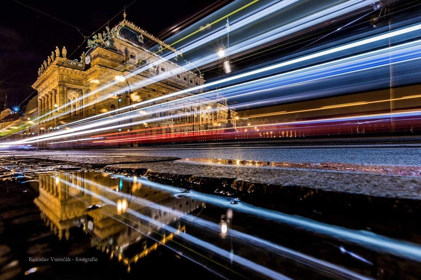 Radoslav Vnenčák: Praha v zrcadle