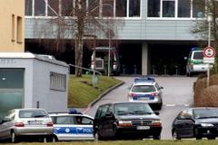 Policie zavřela školu, na internetu jí hrozili masakrem
