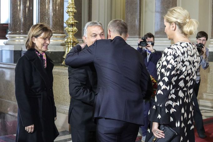 Praha si dnes 17. 11. 2019 připomíná výročí 30 let od sametové revoluce, která vedla k pádu komunistického režimu.