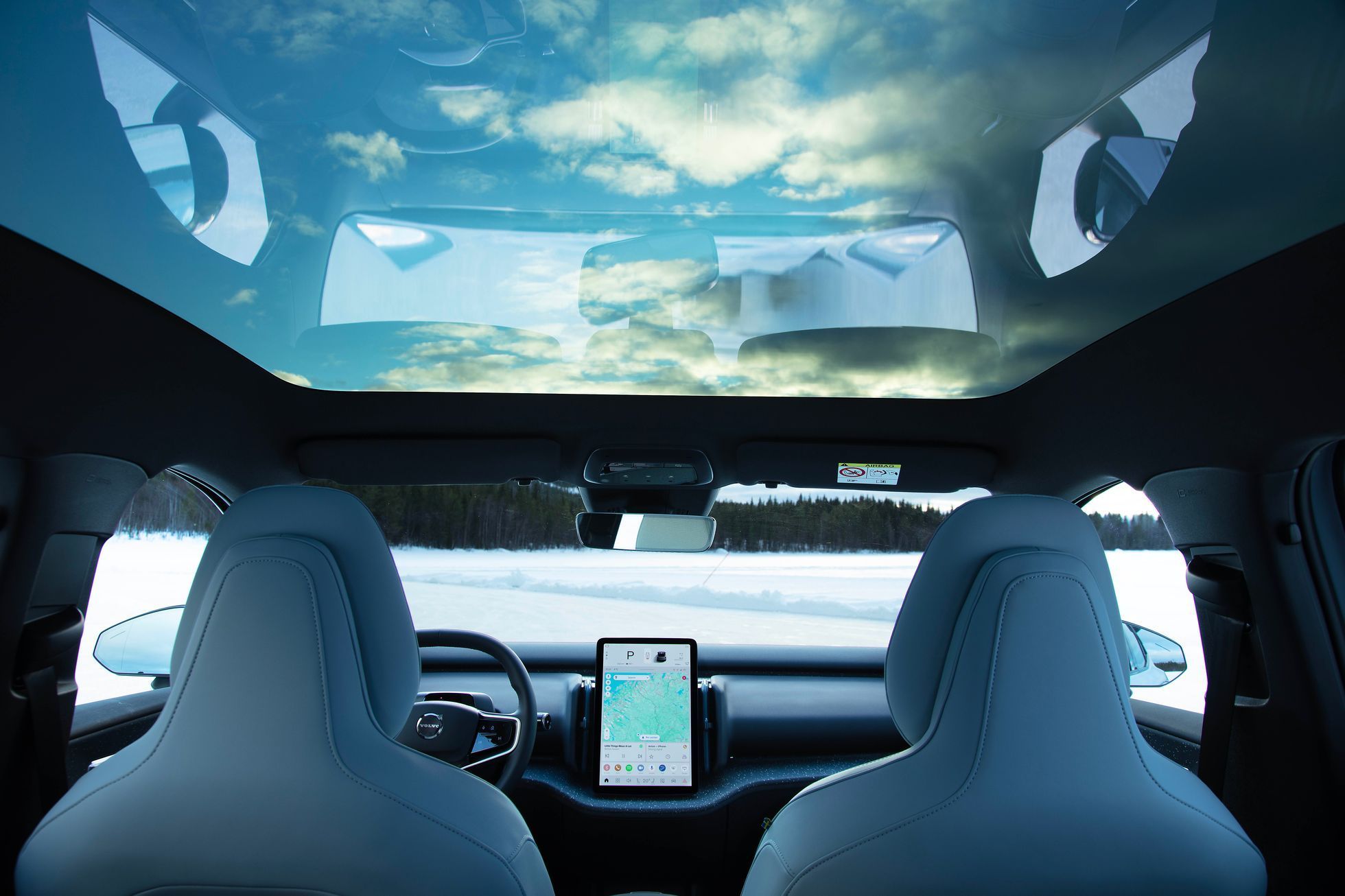 Volvo EX30, elektromobil, zima, jezero, led, zamrzlé jezero, jízda na zamrzlém jezeře