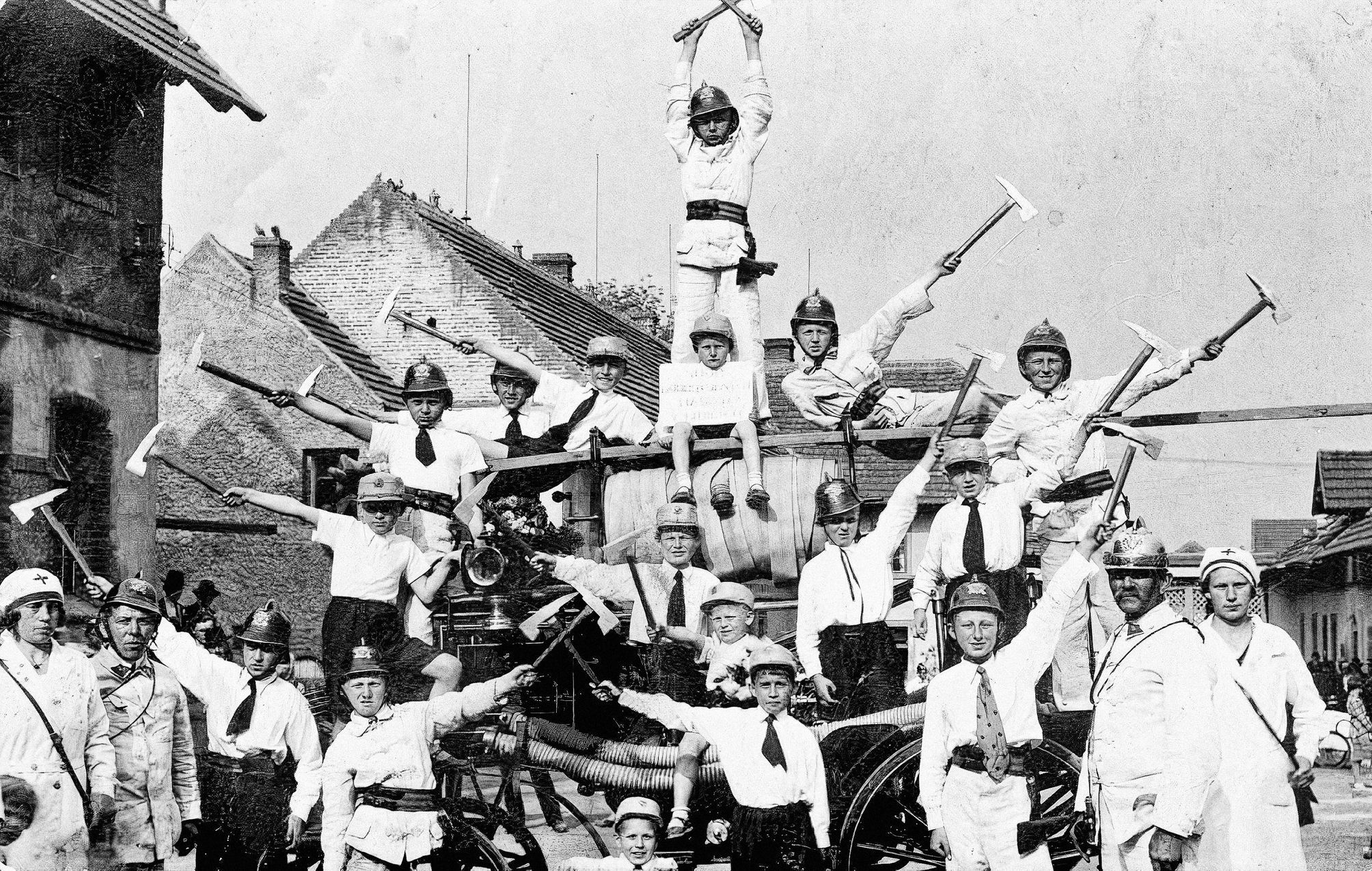 Jednorázové užití / Fotogalerie / Před 79 lety zmasakrovali nacisté obyvatele Lidic a jejich obec zlikvidovali.