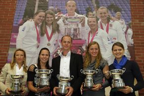 České tenistky slaví Fed Cup s fanoušky