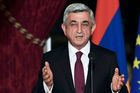 V Arménii zadrželi během protestů proti premiérovi přes 100 lidí