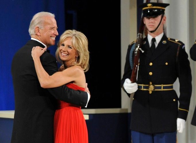 A takto tančil viceprezident Joe Biden s manželkou Jill na Home States Inaugural Ball.