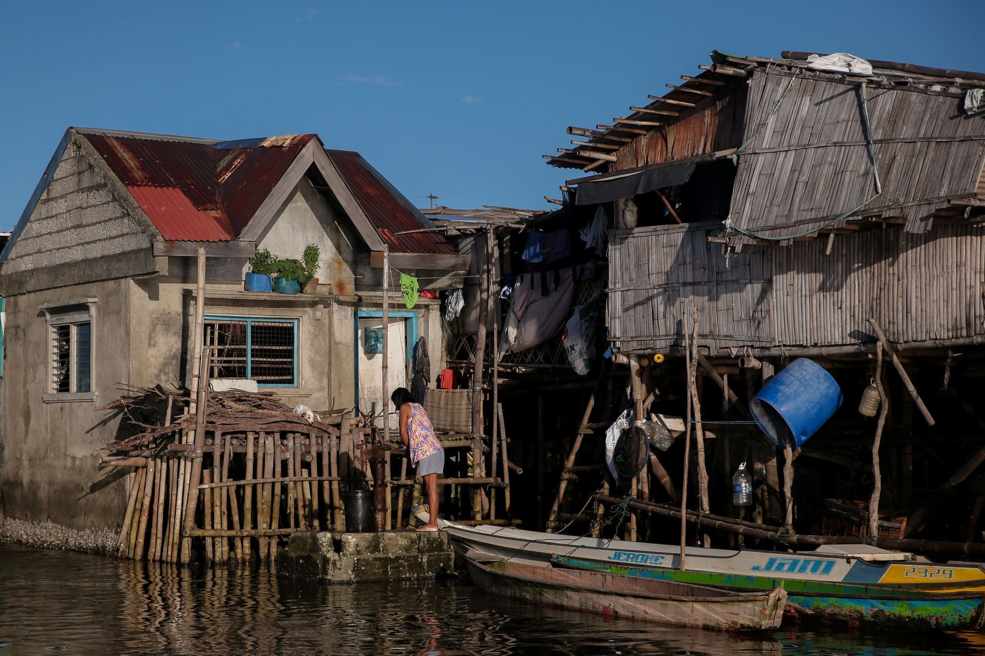 Potápějící se vesnice Sitio Pariahan na Filipínách.
