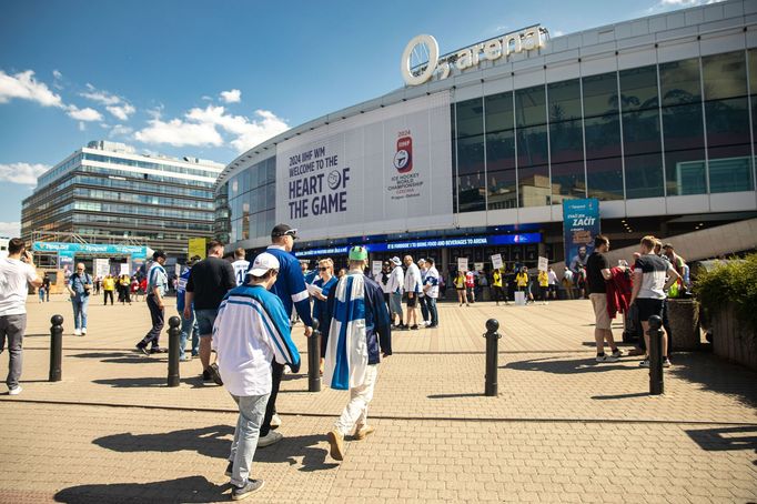 Policie na Mistrovství světa v hokeji 2024 v Česku u O2 Areny v Praze.