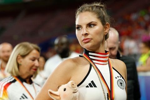 Zklamaná Lisa Füllkrugvová, manželka Niclase Füllkruga, po čtvrtfinále Eura 2024 Španělsko - Německo