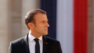 Současný prezident Emmanuel Macron na náměstí u kostela.