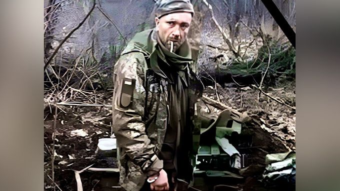 "My najdeme jeho vrahy. Děkuji všem, kteří nyní bojují za Ukrajinu!" prohlásil Volodymyr Zelenskyj k zastřelení vojáka.