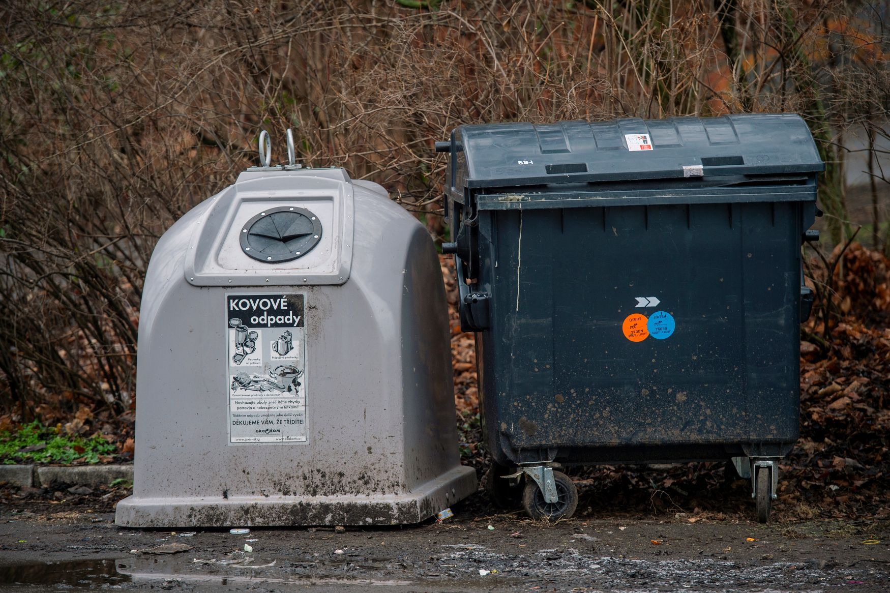 Kontejner na kovový odpad a komunální odpad