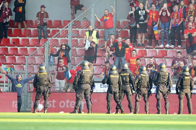 EPL, Sparta-Slavia: policie a fanoušci Sparty